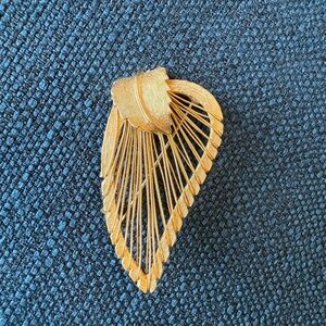 Vintage Wire Work Gold Leaf-Inspired Brooch